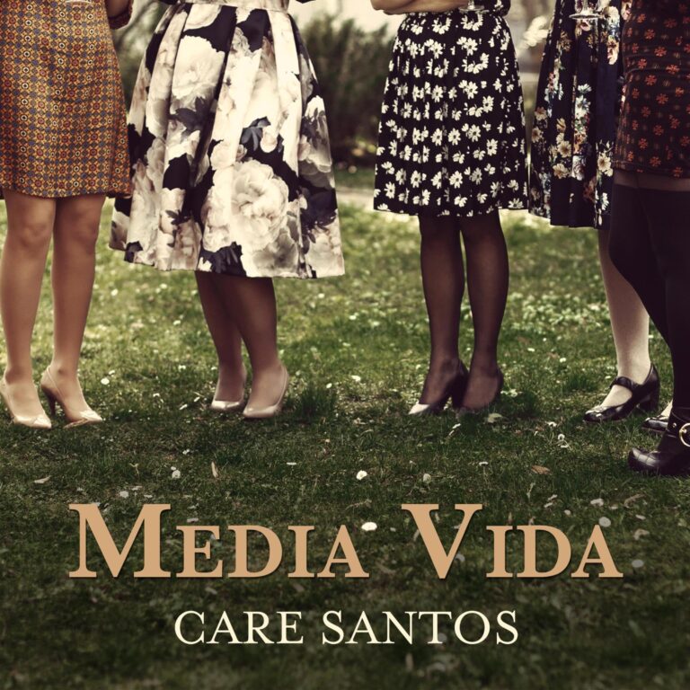 Portada de Media Vida, audiolibro narrado en español